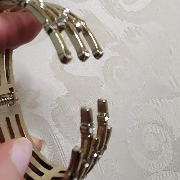 VINTAGE 80S GOLD TONE RHINESTONE HINGED CUFF BRACELET STATEMENT ARCHITECTURAL - Picture 3 of 12